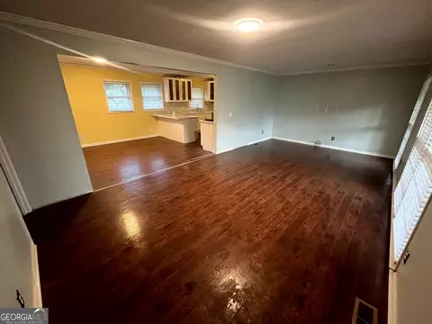 Living - 8750 Sandy Cross Rd, Carnesville, GA 30521 photo 2 of 5