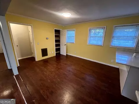 Living - 8750 Sandy Cross Rd, Carnesville, GA 30521 photo 4 of 5