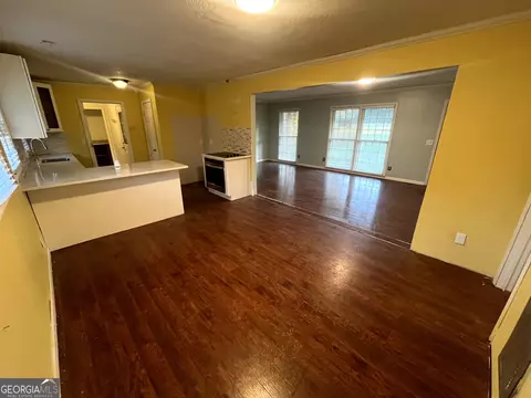 Living - 8750 Sandy Cross Rd, Carnesville, GA 30521 photo 5 of 5