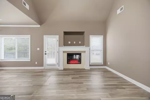 Living - 101 Boston Ct, Lagrange, GA 30241 photo 2 of 5