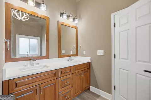 Bath - 101 Boston Ct, Lagrange, GA 30241 photo 2 of 4