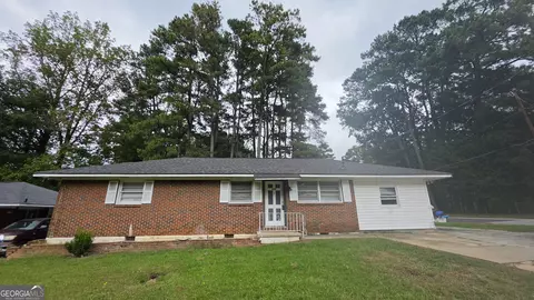 632 Pineridge Dr, Forest Park, GA 30297