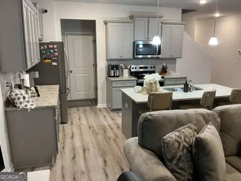 Kitchen - 11607 Chatham Dr, Hampton, GA 30228 photo 4 of 5