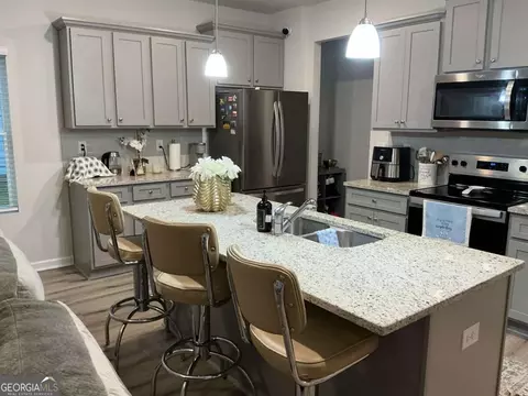 Kitchen - 11607 Chatham Dr, Hampton, GA 30228 photo 3 of 5