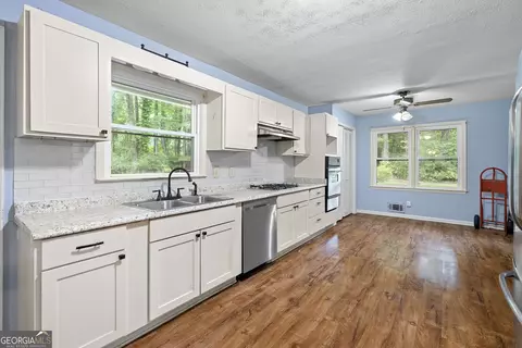 Kitchen - 195 Rosewood Ave, Tyrone, GA 30290 photo 3 of 4