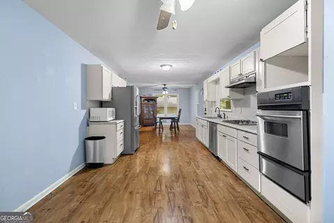 Kitchen - 195 Rosewood Ave, Tyrone, GA 30290 photo 4 of 4