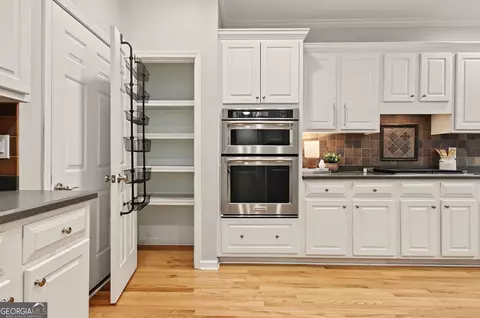 Kitchen - 125 Hedgewick Way, Tyrone, GA 30290 photo 4 of 8