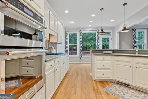 Kitchen - 125 Hedgewick Way, Tyrone, GA 30290 photo 5 of 8