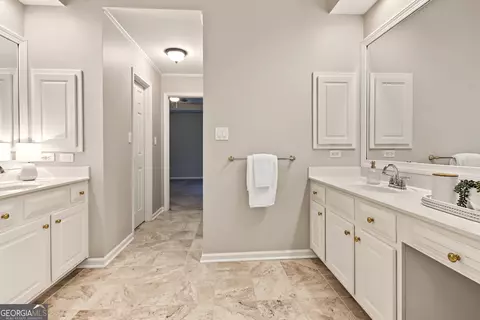 Bath - 125 Hedgewick Way, Tyrone, GA 30290 photo 7 of 10