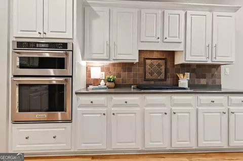 Kitchen - 125 Hedgewick Way, Tyrone, GA 30290 photo 7 of 8