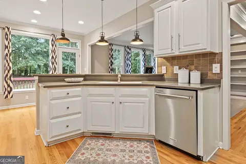Kitchen - 125 Hedgewick Way, Tyrone, GA 30290 photo 6 of 8