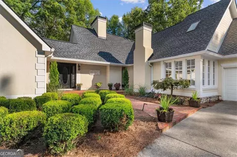 Exterior - 175 Devonwood Dr, Calhoun, GA 30701 photo 2 of 6