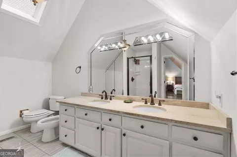 Bath - 175 Devonwood Dr, Calhoun, GA 30701 photo 3 of 5