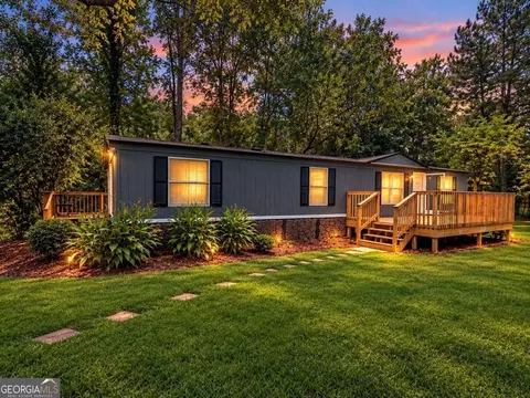 729 Doster Cir, Winder, GA 30680