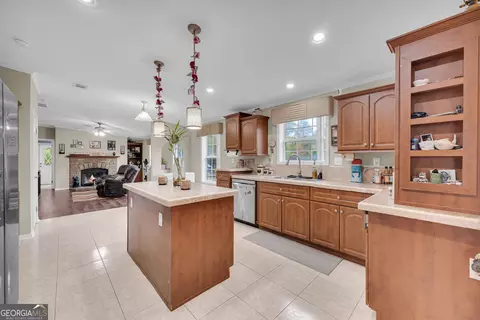 Kitchen - 602 Stephens Salem Rd, Stephens, GA 30667 photo 3 of 6
