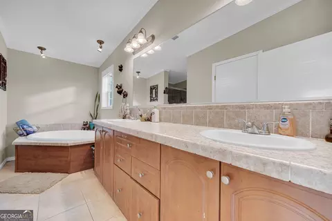 Bath - 602 Stephens Salem Rd, Stephens, GA 30667 photo 1 of 3