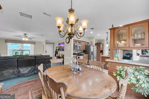 Dining - 602 Stephens Salem Rd, Stephens, GA 30667 photo 3 of 3