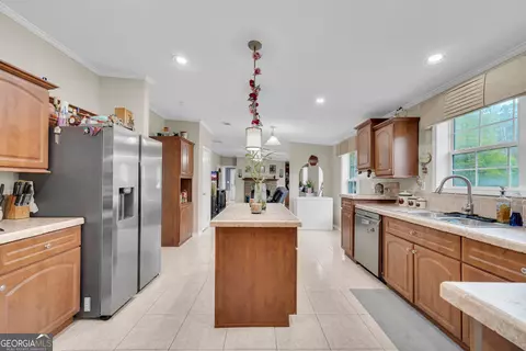 Kitchen - 602 Stephens Salem Rd, Stephens, GA 30667 photo 2 of 6
