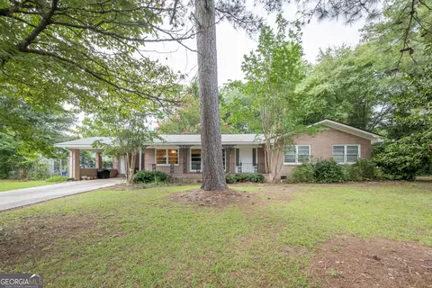 211 Bennett Cir, Carrollton, GA 30117