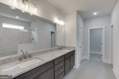 Bath - 1823 Piney Bend Dr, Buford, GA 30518 photo 6 of 8