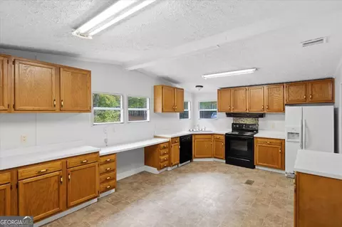 Kitchen - 308 Blounts Chapel Rd, Haddock, GA 31033 photo 1 of 4