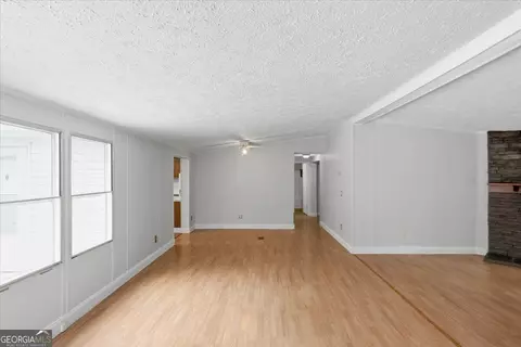 Living - 308 Blounts Chapel Rd, Haddock, GA 31033 photo 2 of 6