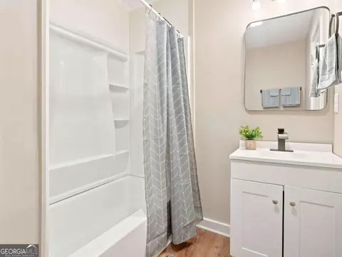 Bath - 165 Cherokee Ave, Nelson, GA 30151 photo 4 of 5