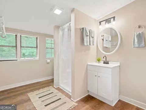 Bath - 165 Cherokee Ave, Nelson, GA 30151 photo 1 of 5