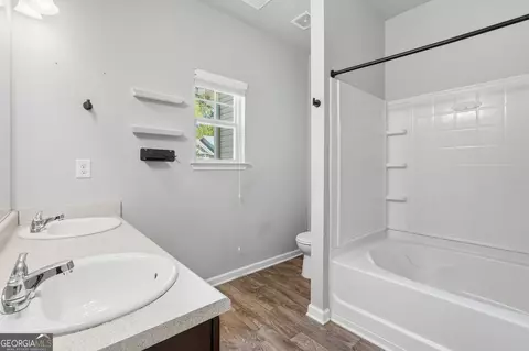 Bath - 643 Oakside Pl, Acworth, GA 30102 photo 2 of 3