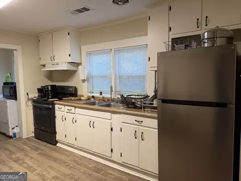 Kitchen - 263 S Pond St, Toccoa, GA 30577 photo 3 of 3