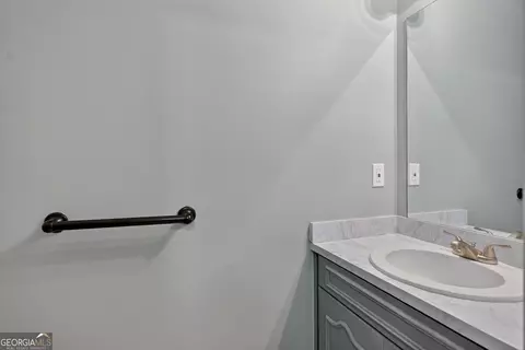 Bath - 100 Dogwood Ct, Lagrange, GA 30240 photo 1 of 5