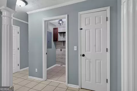 Entry Way - 100 Dogwood Ct, Lagrange, GA 30240 photo 2 of 2
