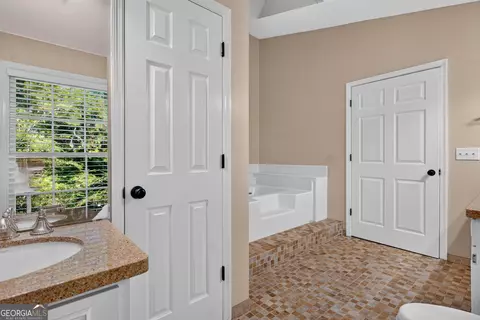 Bath - 100 Dogwood Ct, Lagrange, GA 30240 photo 5 of 5