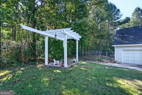 Exterior - 100 Dogwood Ct, Lagrange, GA 30240 photo 8 of 10