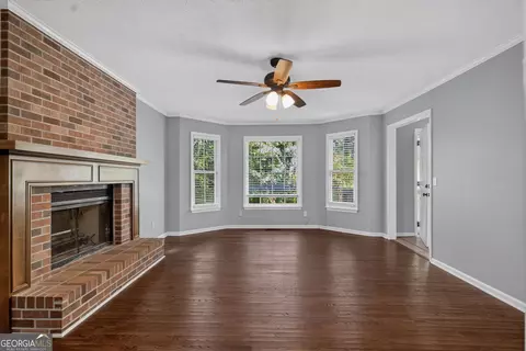 Living - 100 Dogwood Ct, Lagrange, GA 30240 photo 2 of 5