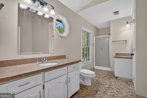 Bath - 100 Dogwood Ct, Lagrange, GA 30240 photo 3 of 5