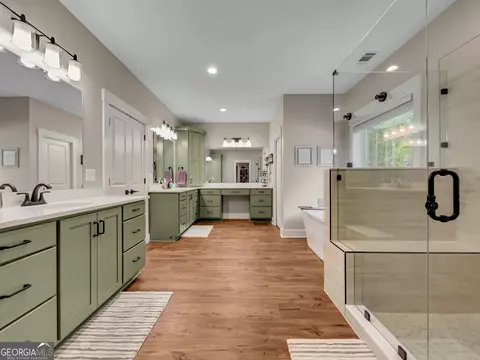 Bath - 71 Spratlin Ct, Hull, GA 30646 photo 3 of 7