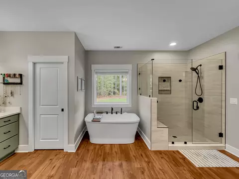 Bath - 71 Spratlin Ct, Hull, GA 30646 photo 1 of 7