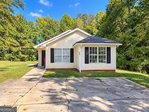 200 Pine Ridge Dr, Carrollton, GA 30117