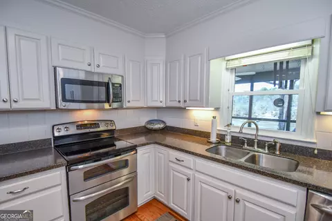 Kitchen - 1207 Old River Rd, Cornelia, GA 30531 photo 8 of 8
