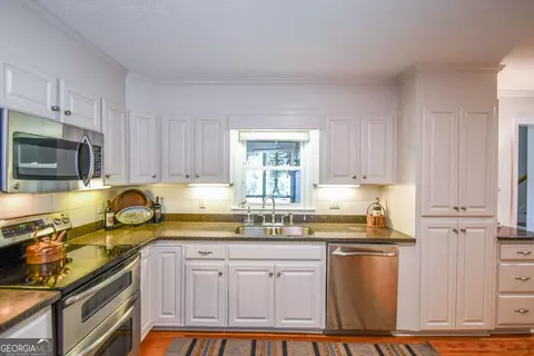 Kitchen - 1207 Old River Rd, Cornelia, GA 30531 photo 3 of 8