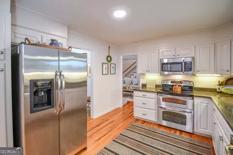 Kitchen - 1207 Old River Rd, Cornelia, GA 30531 photo 2 of 8