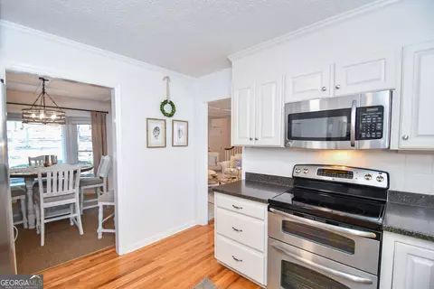 Kitchen - 1207 Old River Rd, Cornelia, GA 30531 photo 6 of 8