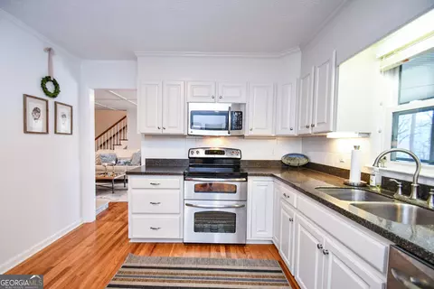 Kitchen - 1207 Old River Rd, Cornelia, GA 30531 photo 5 of 8