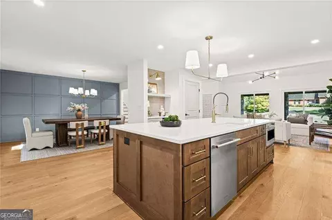 675 Weatherly Ln, Sandy Springs, GA 30328