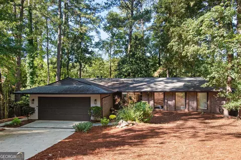 9270 N Lake Dr, Roswell, GA 30076