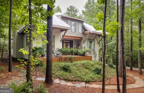 9016 Selborne Ln, Chattahoochee Hills, GA 30268