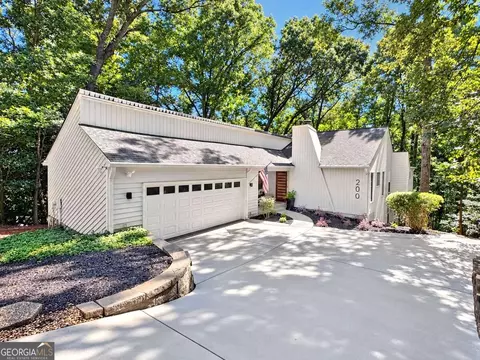 200 Pitch Lake Ln, Roswell, GA 30076