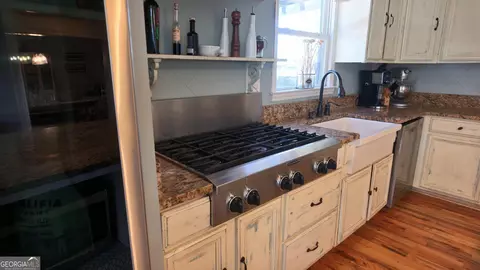 Kitchen - 10540 Estes Rd, Macon, GA 31210 photo 4 of 5