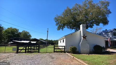 Exterior - 10540 Estes Rd, Macon, GA 31210 photo 7 of 13